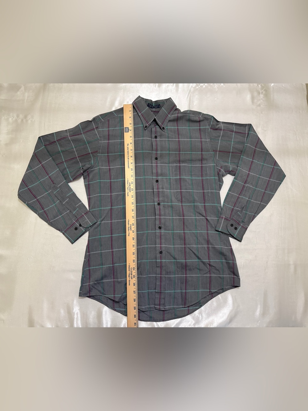 Classic Collection by Van Heusen Plaid Long Sleeve Button Up Shirt size Medium